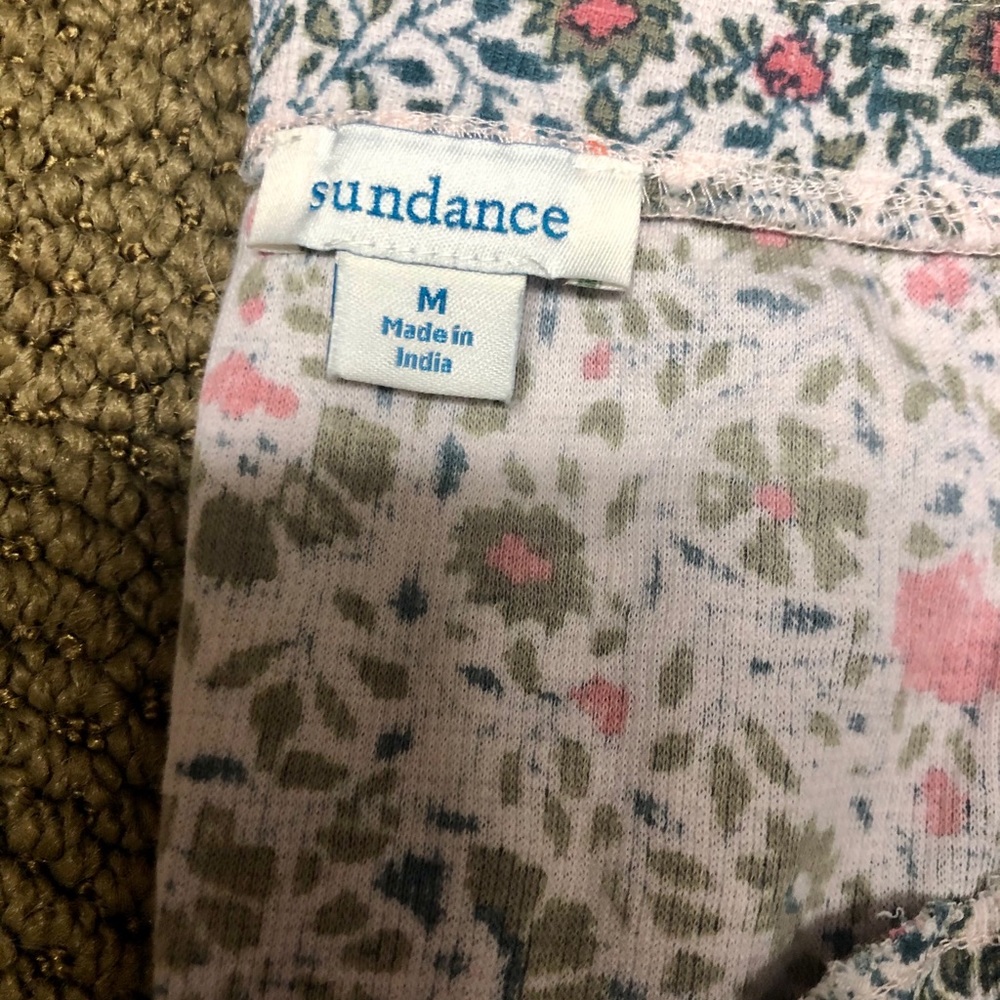 Beautiful Sundance shirt with gorgeous sleeves - Picture 4 of 4